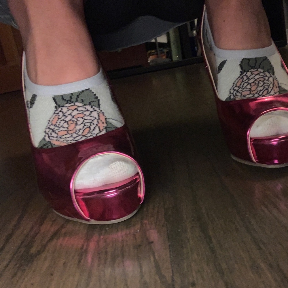 metallic pink guess high heels - Picture 5 of 7
